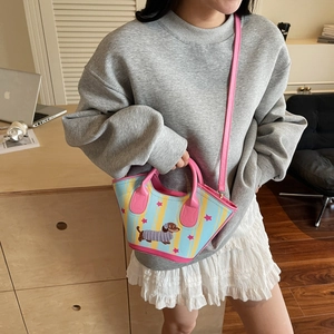Sac seau teckel à rayures bleues avec poignées roses et motif chien pour femme