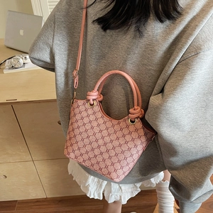 Sac seau rose à monogramme avec poignées nouées et bandoulière réglable pour femmes