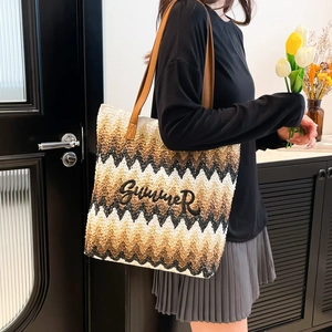 Grand sac cabas en paille avec broderie Summer et rayures ondulées élégantes pour femme