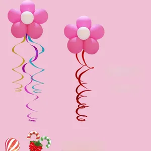 Dettaglio di decorazioni a spirale a forma di fiore per feste di compleanno ed eventi