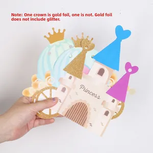 Détail de bannière de château de princesse et couronne avec accents dorés brillants