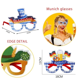 Oktoberfest feestbril met blauw geruite hoeden en bierpullen voor leuke fotoprops
