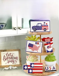 Détails de décoration de plateau USA avec ornements en bois pour le 4 juillet