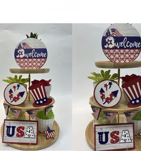 Détail d'ornements en bois Fête de l'Indépendance USA sur plateau à étages