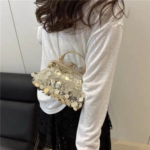 Sac pochette oreiller doré à paillettes avec poignée métal et bandoulière amovible