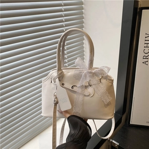 Elegante borsa a tracolla quadrata color crema con fiocco in pizzo da donna