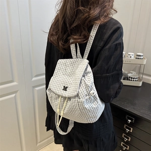 Wasserdichter Kordelzug-Rucksack mit hellblauem Karomuster und Klappenverschluss