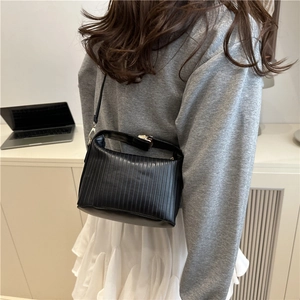 Sac bandoulière chic en cuir PU plissé noir avec bandoulière réglable et grande capacité