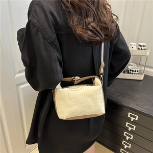 Sac bandoulière rétro en velours côtelé avec bordure en cuir au style minimaliste