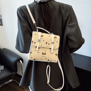 Mini sac à dos beige pour femme avec imprimé teckel et bandoulière pour le voyage