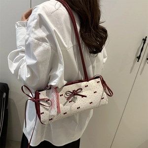 Sac à épaule rétro en toile crème avec motifs nœuds rouges et dentelle élégante