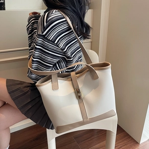 Chic 2025 large capacity tote bag in beige PU leather with stylish khaki trim accents