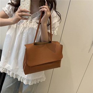 Minimalist brown leather tote bag with long straps for women's summer shoulder carry