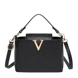 Sac bandoulière en cuir noir pour femme avec logo V doré et poignée supérieure