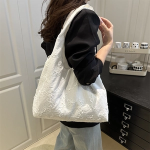 Grand sac fourre-tout blanc brodé de fleurs en coton et lin pour femmes élégantes