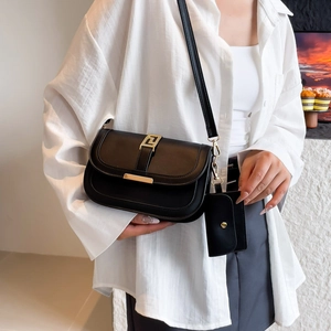 Bolso de hombro retro de cuero negro mate para mujer con hebilla dorada y bolsa pequeña