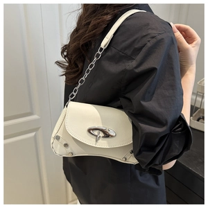 Detail of white leather shoulder bag featuring silver metal logo and Y2K chain strap