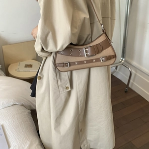 Retro Achseltasche aus Canvas und Leder mit dekorativen Metallschnallen für Damen
