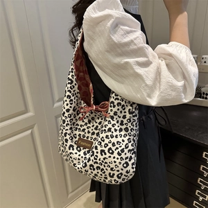Leopard print canvas tote bag with brown fashion label and vintage patterned lining