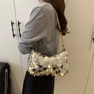 Sac à bandoulière chic à paillettes dorées avec de grands sequins pour soirée gala
