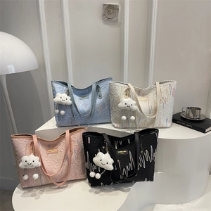 Borsa Tote in PU da Donna a Grande Capacità Con Ciondolo a Nuvola Ricamo a Onde Colorate Borsa a Spalla Goffrata Alfabeto Per Pendolari