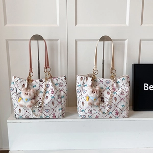 Women Cartoon Print Tote Bag Large Capacity Shoulder Bag With Artificial Pearl Chain And Plush Pendant Sweet Casual Daily Handbag