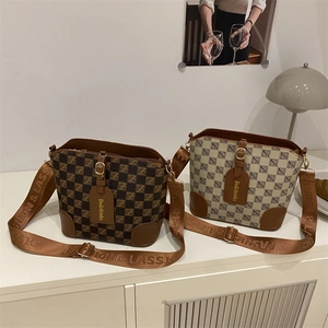 Sac Seau Vintage à Carreaux Monogramme pour Femmes Sac à Épaule en Cuir PU Imprimé Sac à Main Décontracté avec Large Bandoulière