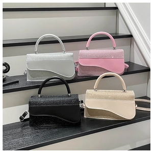 Sac Bandoulière Femme à Rabat Asymétrique Paillettes Cuir PU Sac Selle Pailleté Petit Sac à Main Carré Mode Femme Usage Quotidien