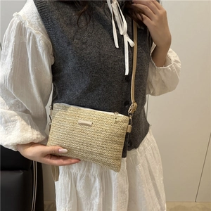 Chic straw woven crossbody bag for women with leather strap and zipper for summer 2025