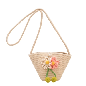 Schicke beige geflochtene Damen-Handtasche mit 3D-Blumen und einem edlen Perlenknopf-Detail