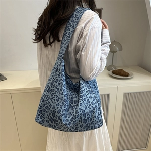 Blue leopard print canvas tote bag for women with large capacity and shoulder strap