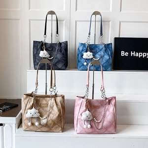 Große Gesteppte Damen Rauten Tragetasche PU Leder Schultertasche Mit Künstliche Perlenkette Und Wolkenanhänger Für Den Alltag