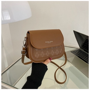 Borsa a tracolla stile sella vintage in ecopelle marrone con scritta alla moda per donna