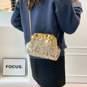 Borsa a nuvola con paillettes dorate da donna con elegante trama pieghettata e catenella