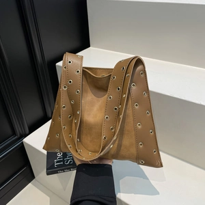 Sac Fourre-tout Vintage en Cuir PU pour Femmes Grande Capacité Rivets Sac à Épaule Sous le Bras Avec Oeillets Métalliques