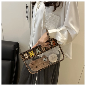Bolso de mano de PVC transparente con bordes de leopardo y bordado de SNACKS
