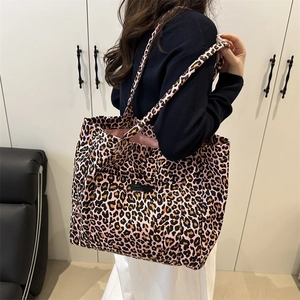 Große Shopper-Tasche mit Leopardenmuster in modischen Rosa- und Orangetönen für Damen