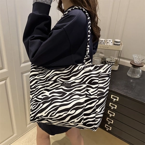 Stilvolle große Zebra-Canvas-Einkaufstasche für Damen mit klassischem Tiermuster-Design