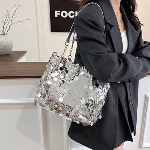 Sac sous le bras à paillettes argentées avec bandoulière chaîne pour style de soirée
