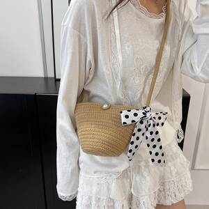 Sac seau tissé de style français avec perle décorative et ruban à pois noir et blanc
