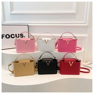 Women Fashion PU Leather Crossbody Bag Stitched Small Square Handbag With V-Shaped Metal Buckle Elegant Shoulder Bag