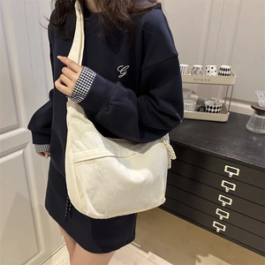Sac bandoulière large en velours côtelé beige pour femme avec grande capacité chic