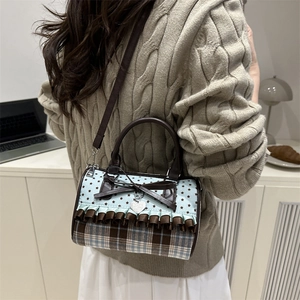 Sac à main nœud en toile à carreaux et motif étoile bleue avec pendentif cœur