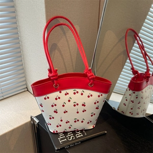 Borsa a Secchiello in Pelle PU Con Stampa a Ciliegie Donna Dolce Versatile Grande Capacità Borsa a Spalla per Pendolare