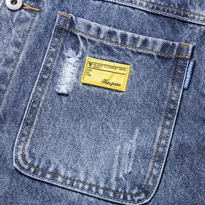 Gilet en jean bleu délavé avec broderie lourde et détails de poche vintage usés