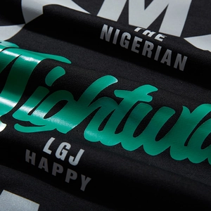 Sweat à capuche noir surdimensionné pour hommes avec imprimé de lettres vertes et blanches