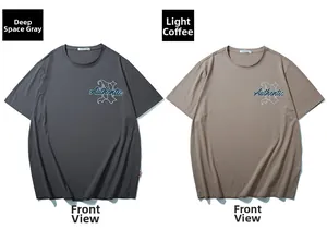 Détail de t-shirts en coton gris foncé et kaki avec impression de lettrage sur la poitrine