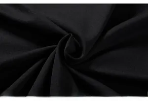 Gros plan sur un tricot de coton noir de haute qualité montrant texture et durabilité