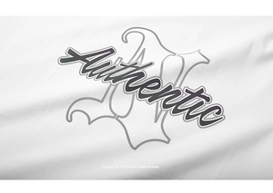 Gros plan de l'impression Authentic V sur un tissu en jersey de coton blanc de qualité