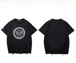 Vues avant et arrière détaillées du T-shirt noir en coton avec imprimé graphique blanc